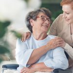 Seniors : combien coûte une aide à domicile ?